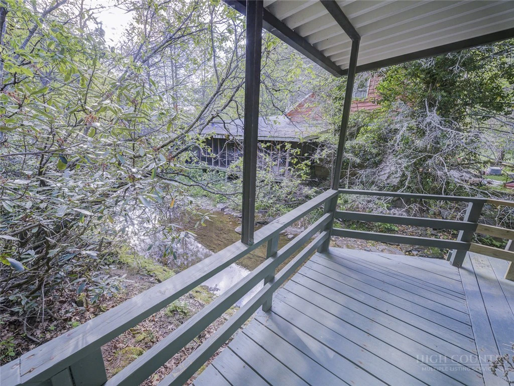 Image number 17 for the current listing