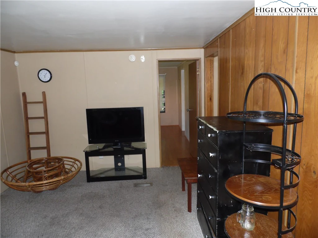 Image number 25 for the current listing