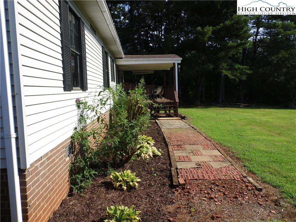 Image number 4 for the current listing