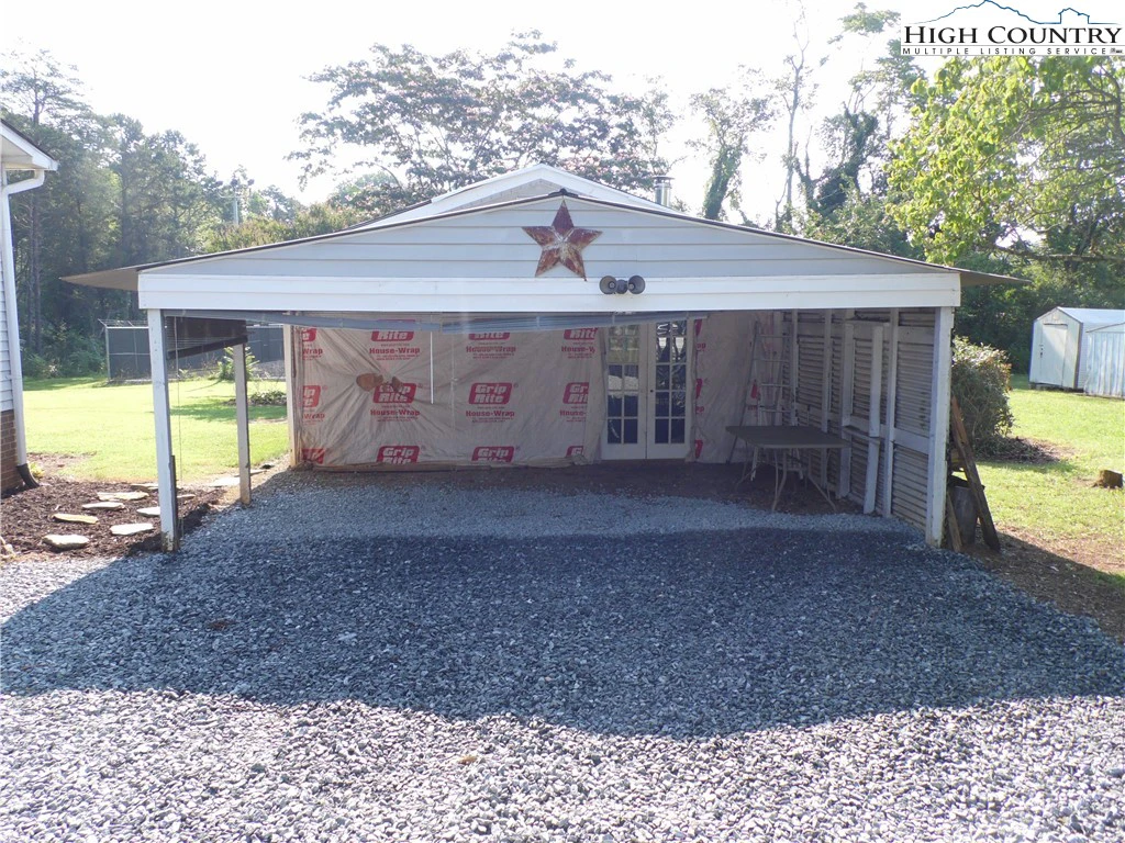 Image number 14 for the current listing