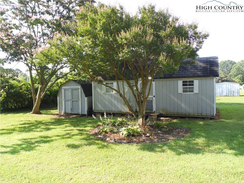 Image number 15 for the current listing