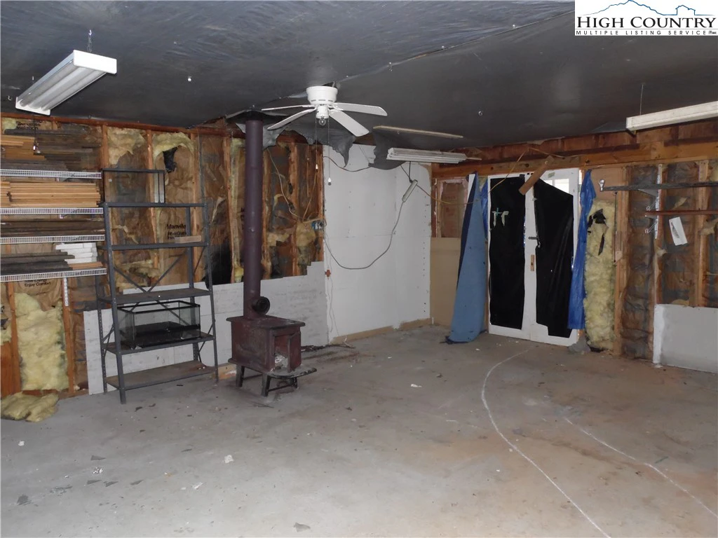 Image number 16 for the current listing
