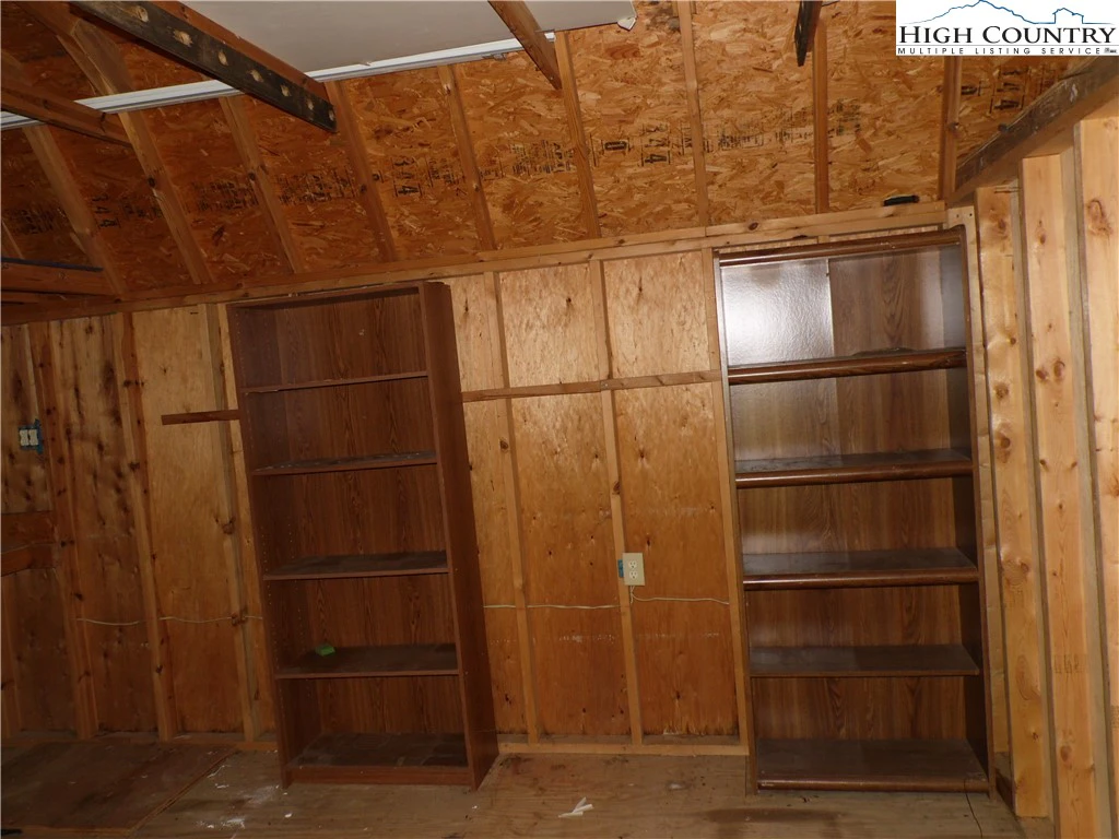 Image number 18 for the current listing