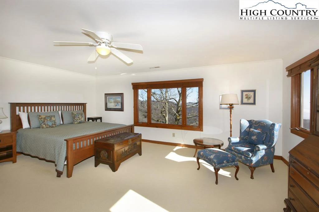 Image number 5 for the current listing