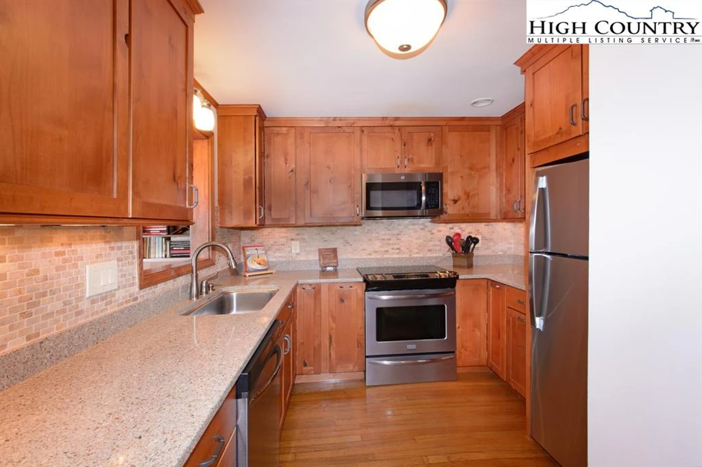 Image number 4 for the current listing