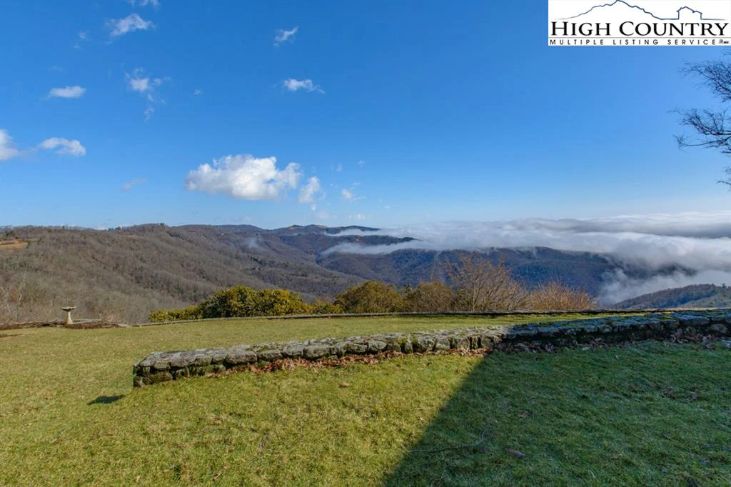 Image number 14 for the current listing