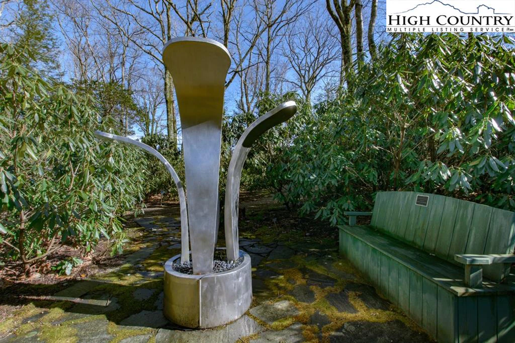 Image number 11 for the current listing