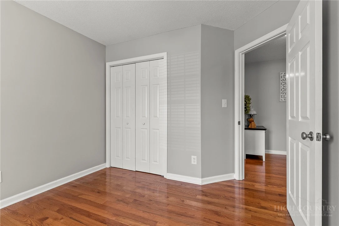 Image number 12 for the current listing