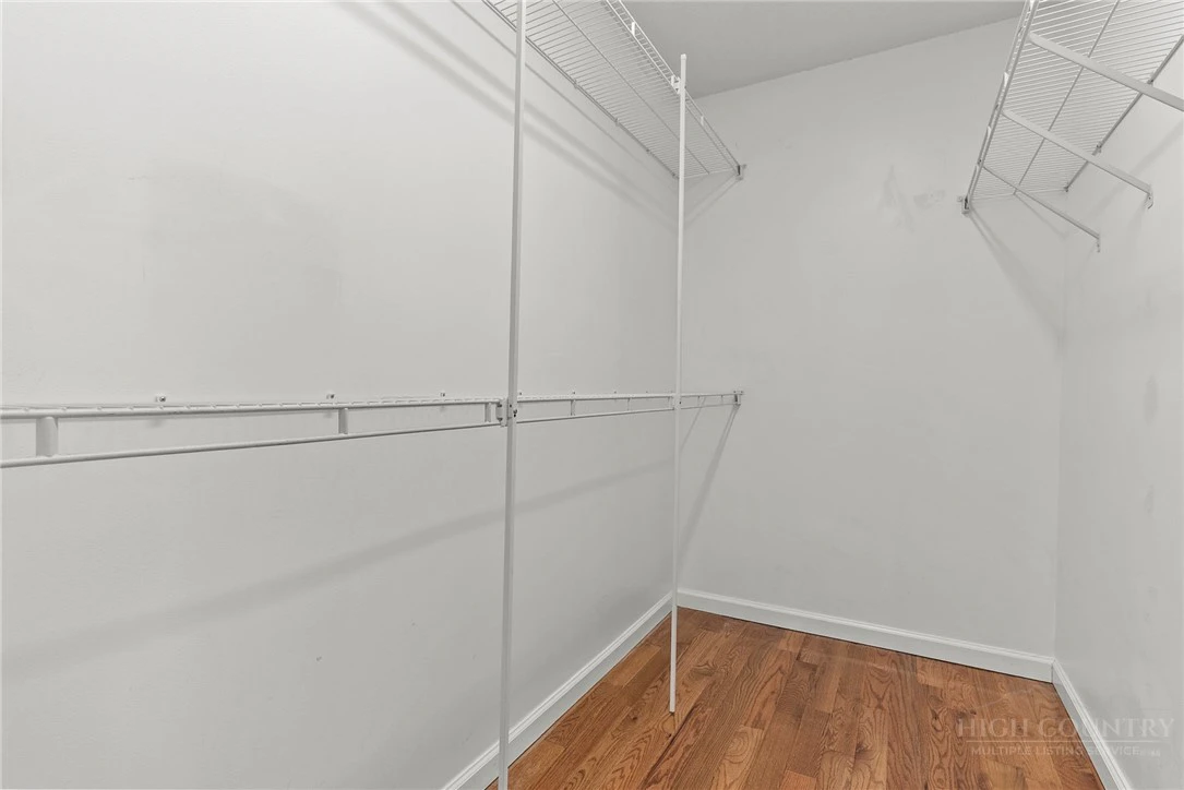 Image number 3 for the current listing