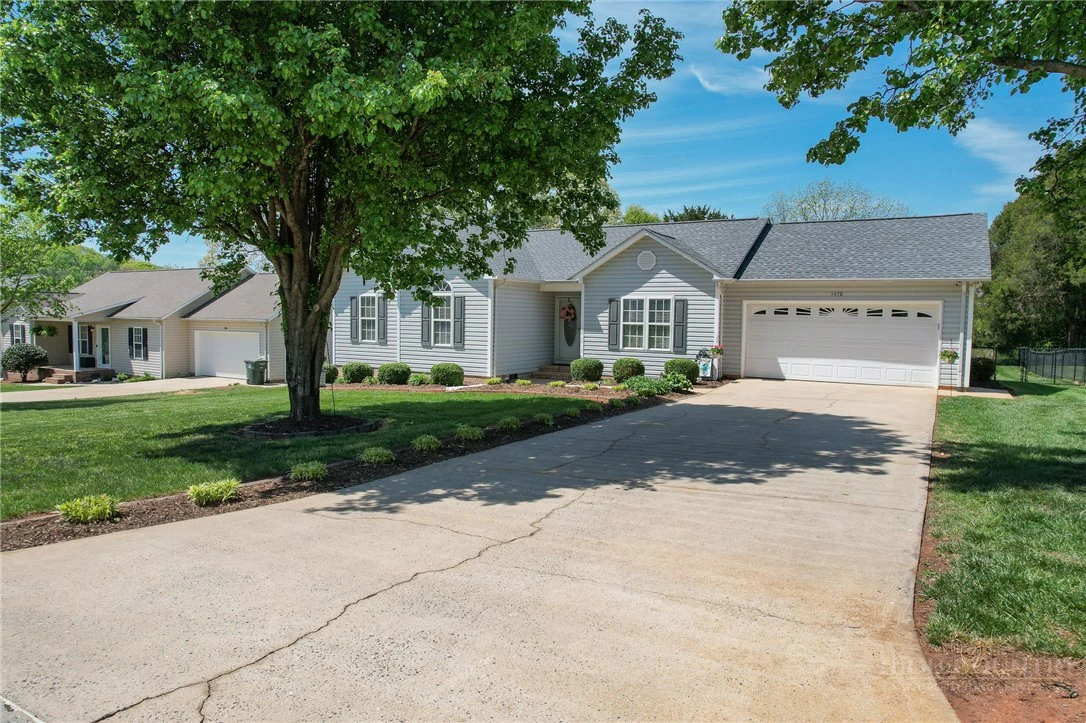 Image number 16 for the current listing