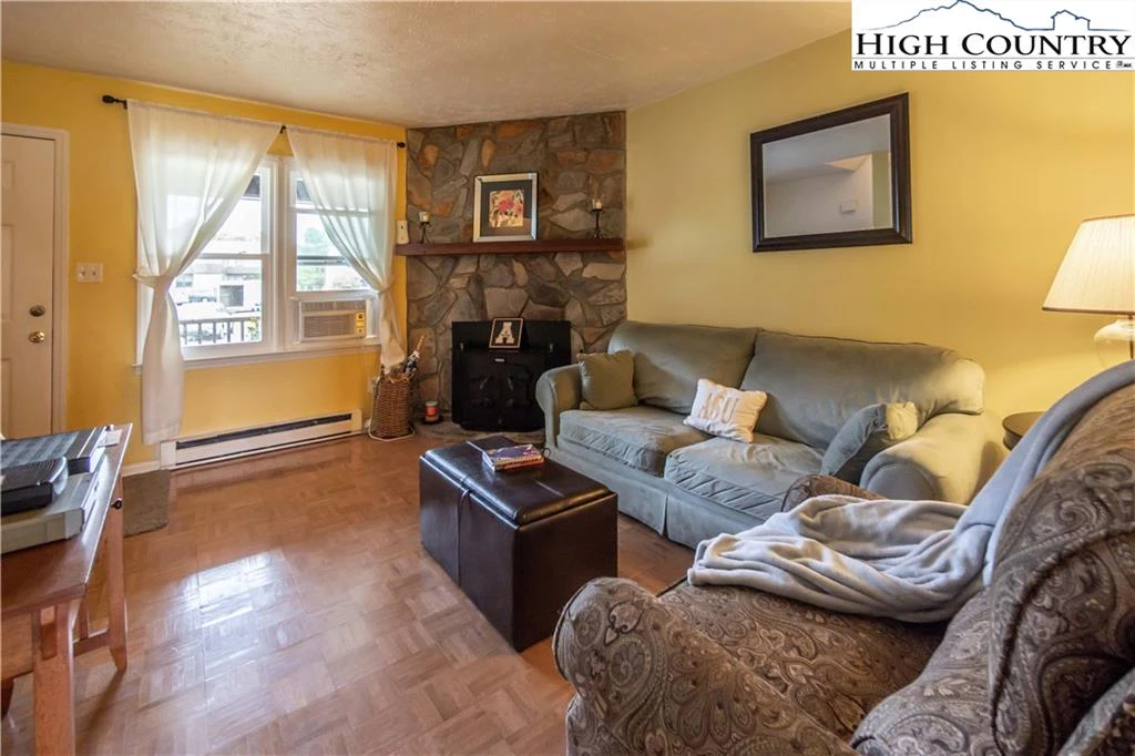 Image number 5 for the current listing
