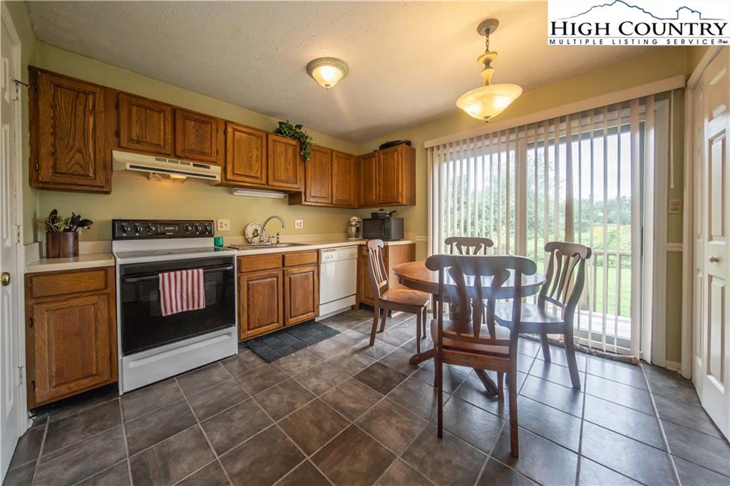 Image number 7 for the current listing