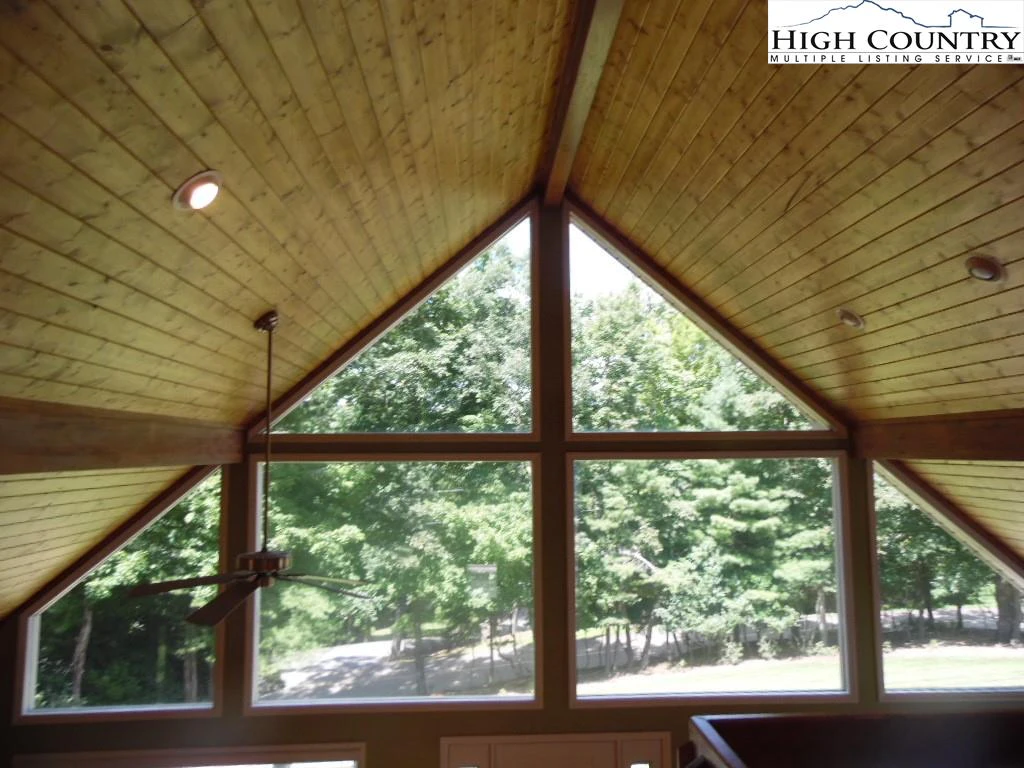 Image number 2 for the current listing
