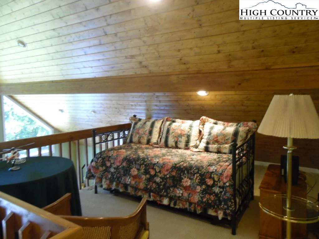 Image number 13 for the current listing