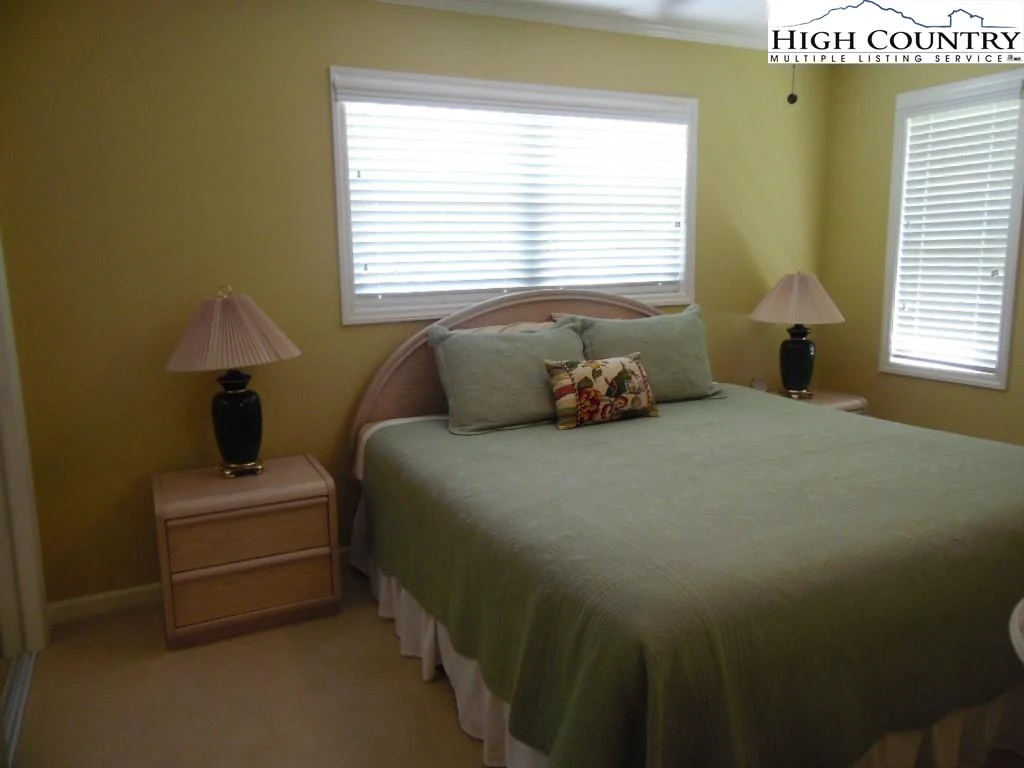 Image number 11 for the current listing