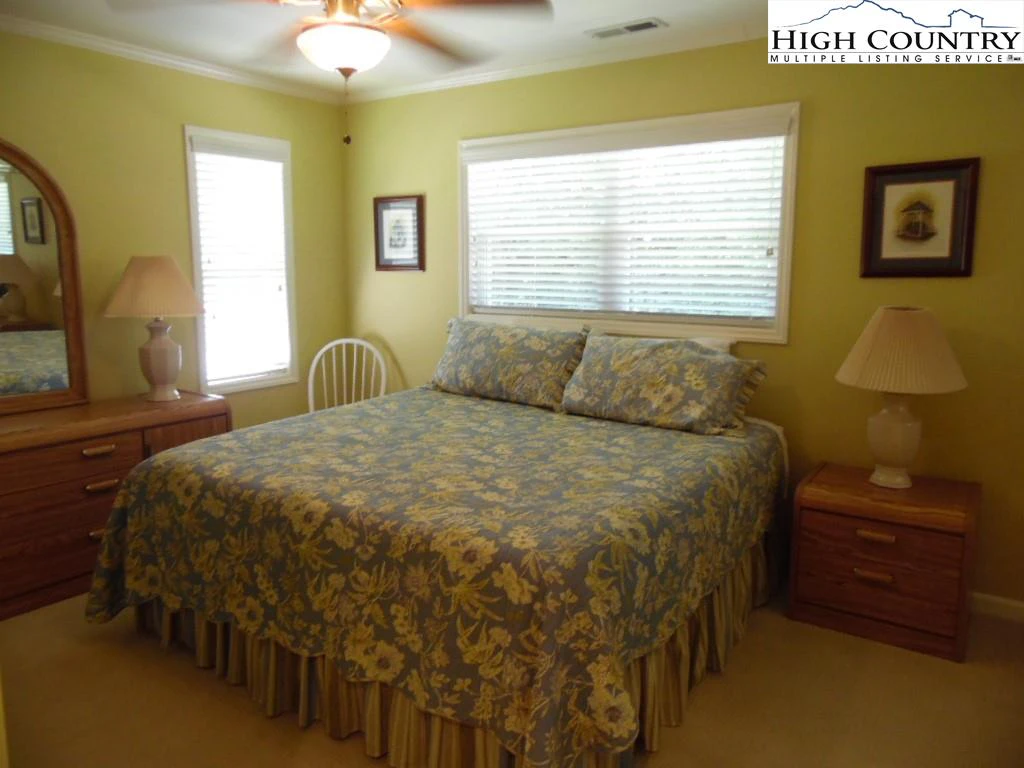 Image number 9 for the current listing