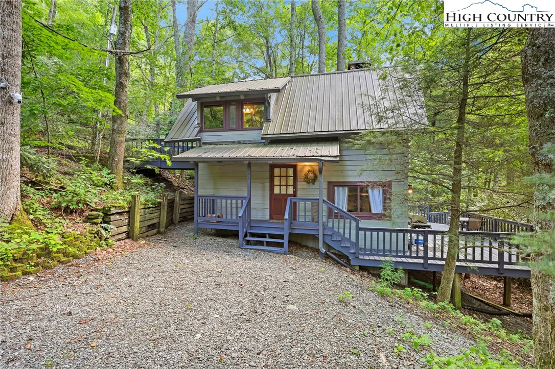 Image number 1 for the current listing
