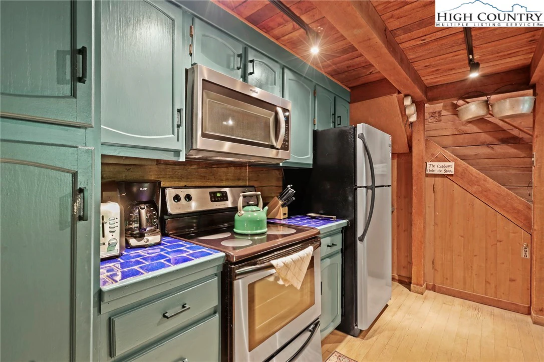 Image number 5 for the current listing