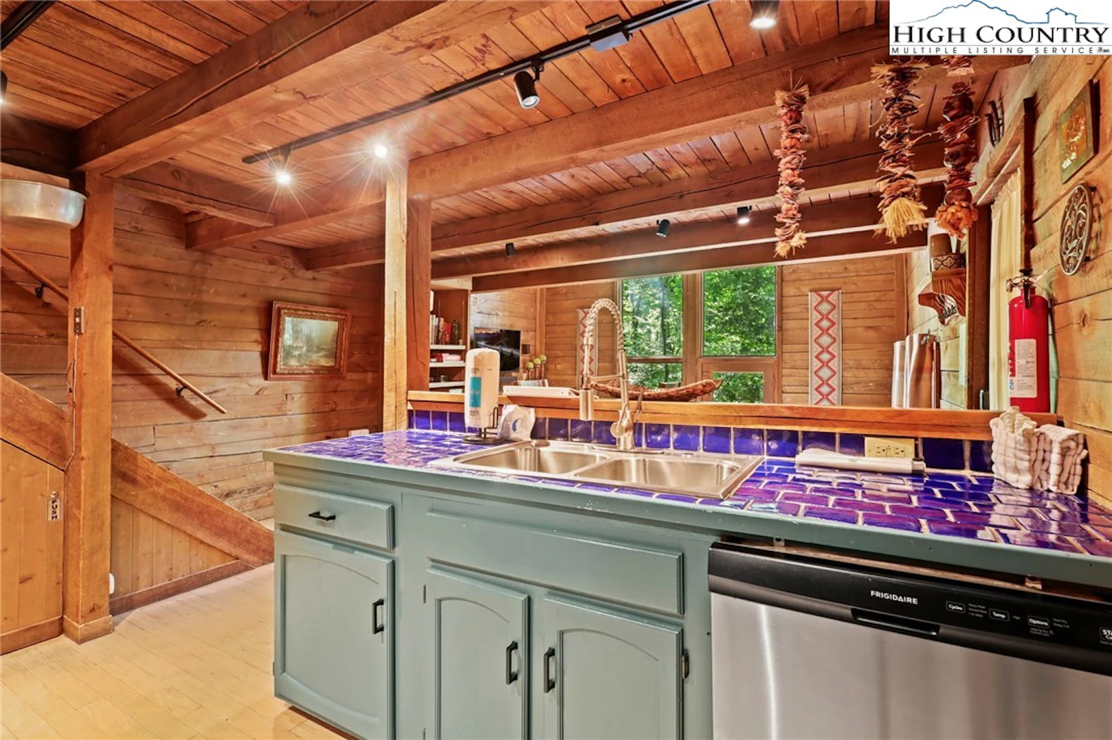 Image number 6 for the current listing
