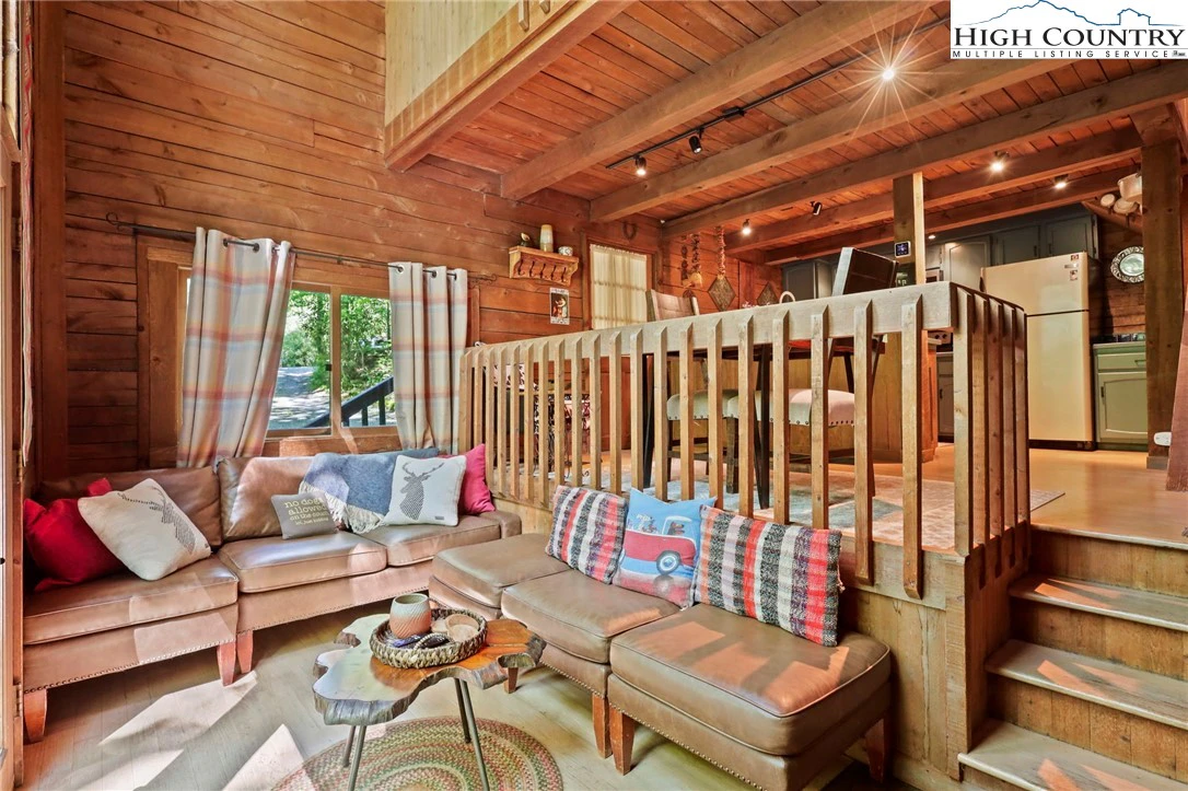 Image number 8 for the current listing