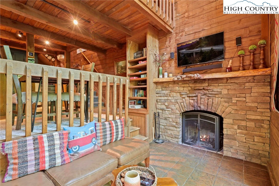 Image number 9 for the current listing