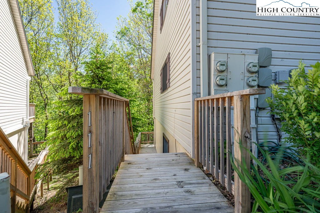 Image number 18 for the current listing