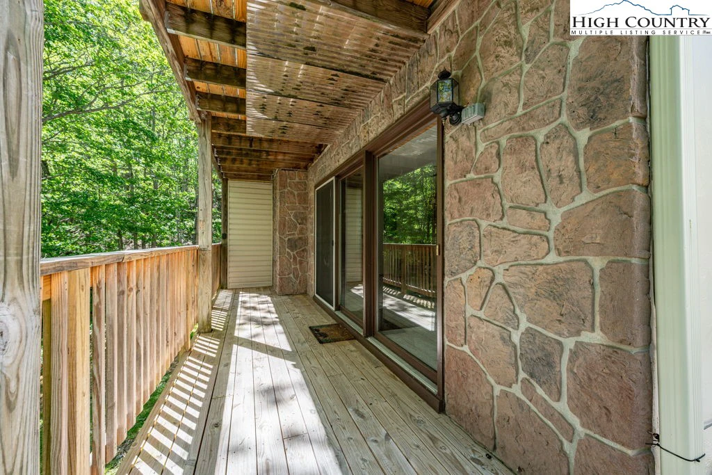 Image number 16 for the current listing