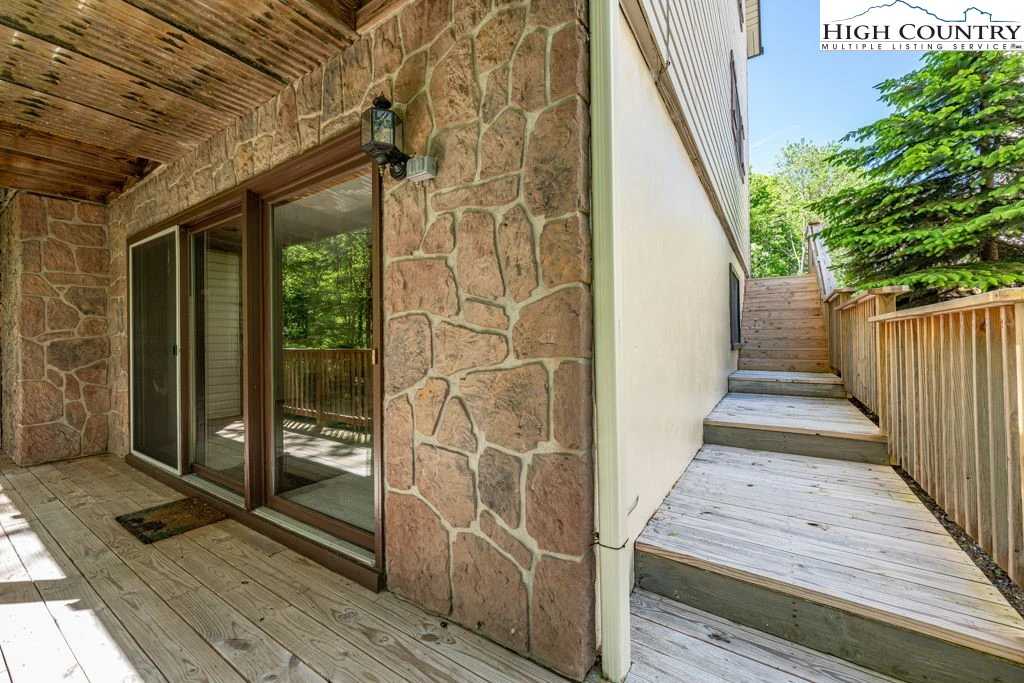 Image number 15 for the current listing