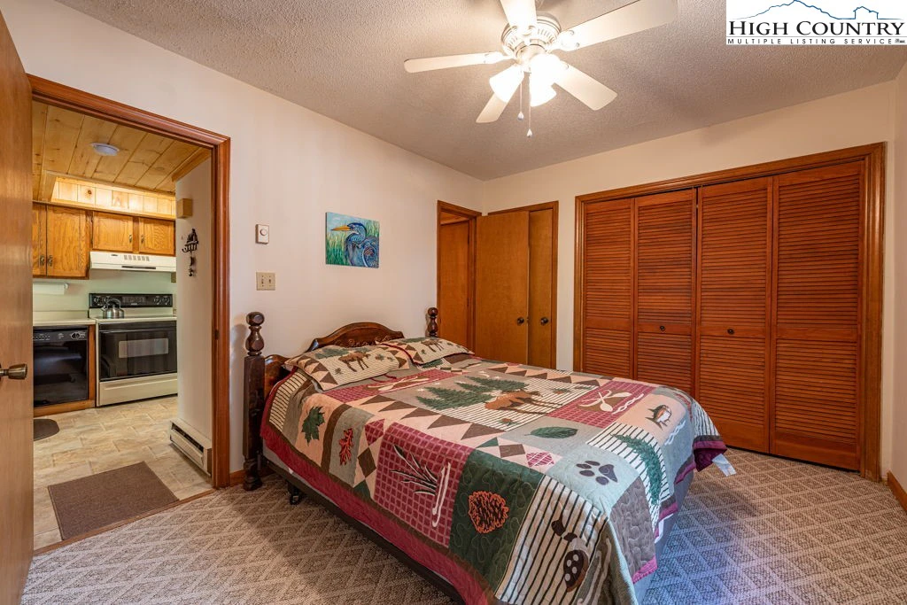 Image number 7 for the current listing