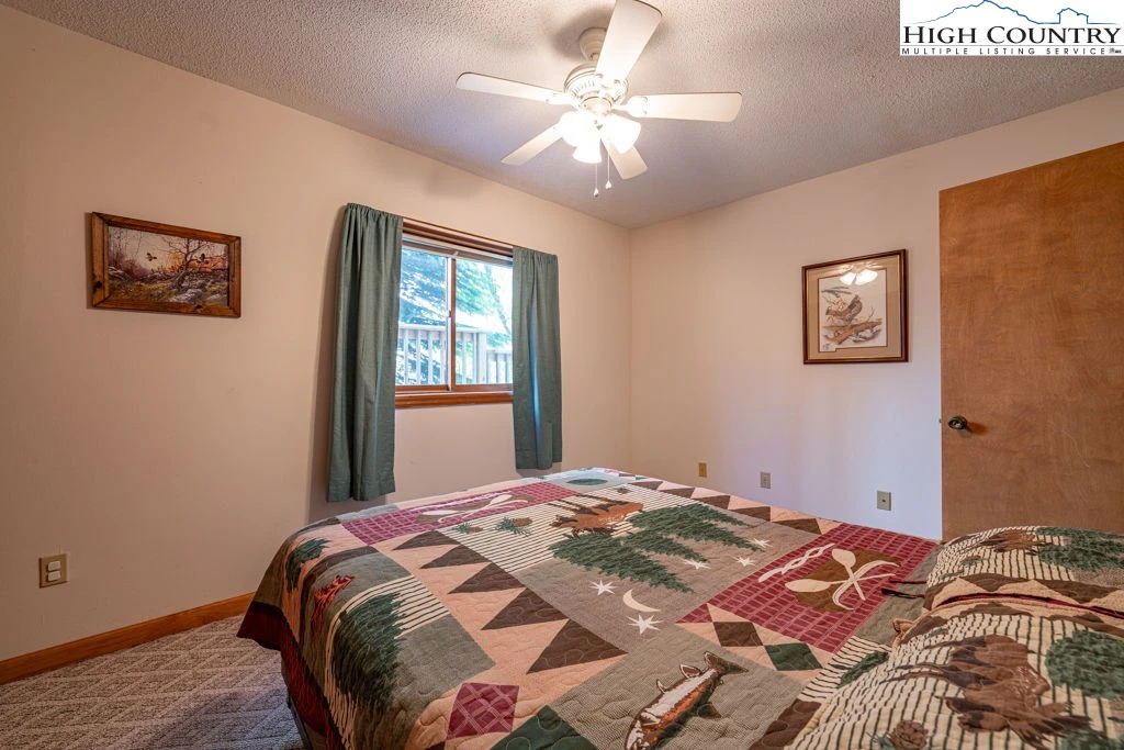 Image number 5 for the current listing