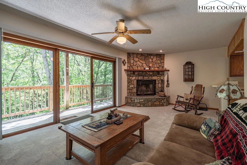 Image number 13 for the current listing