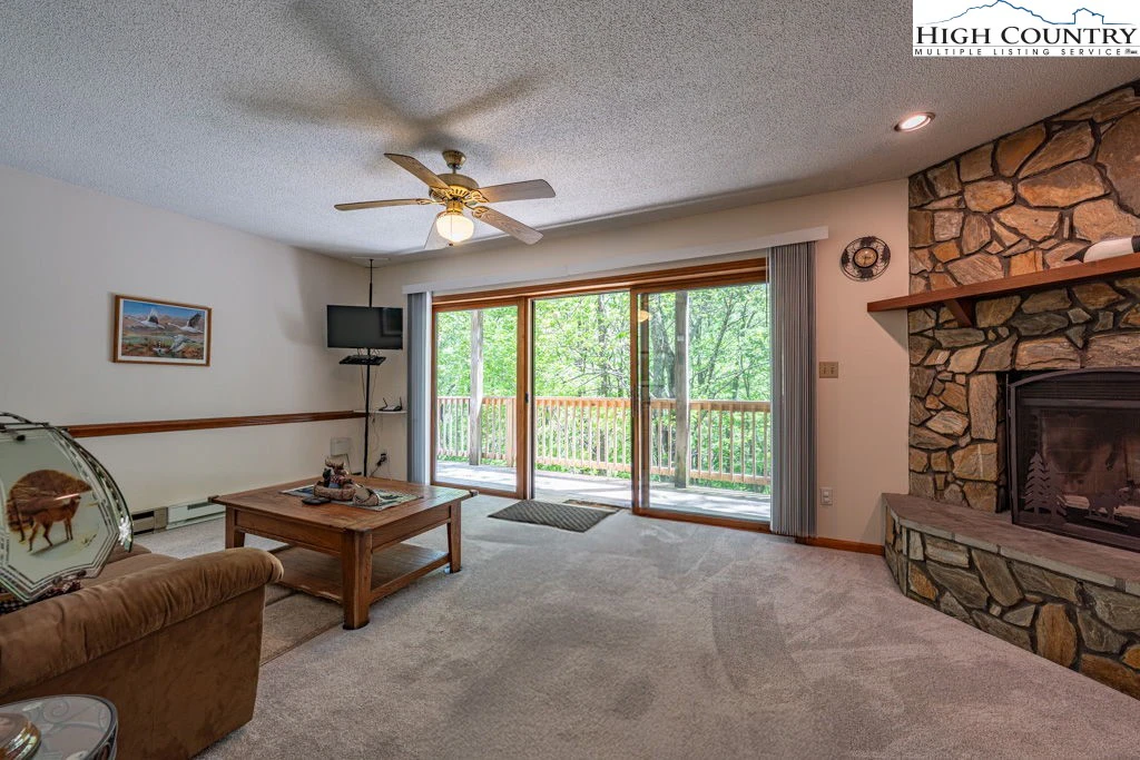Image number 12 for the current listing