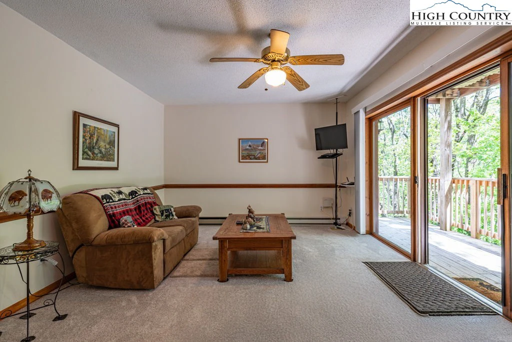 Image number 2 for the current listing