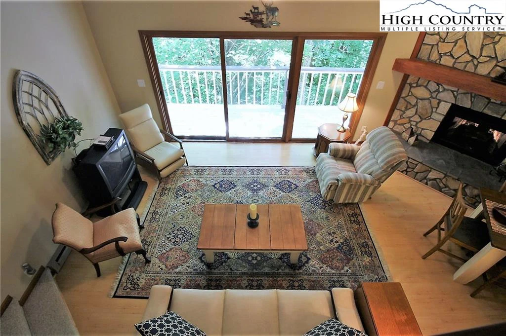 Image number 15 for the current listing