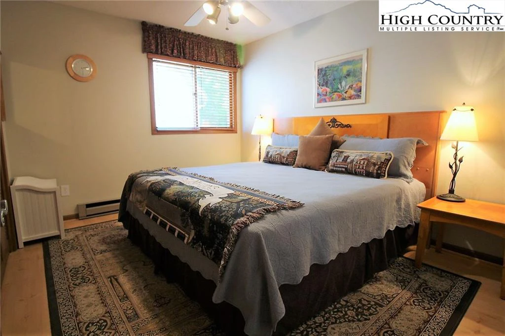 Image number 14 for the current listing