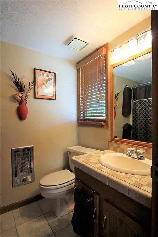 Image number 13 for the current listing