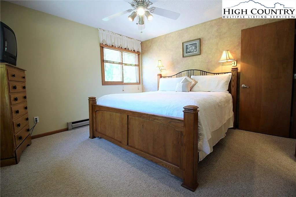 Image number 11 for the current listing