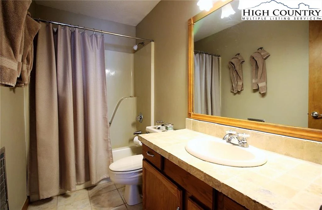 Image number 9 for the current listing