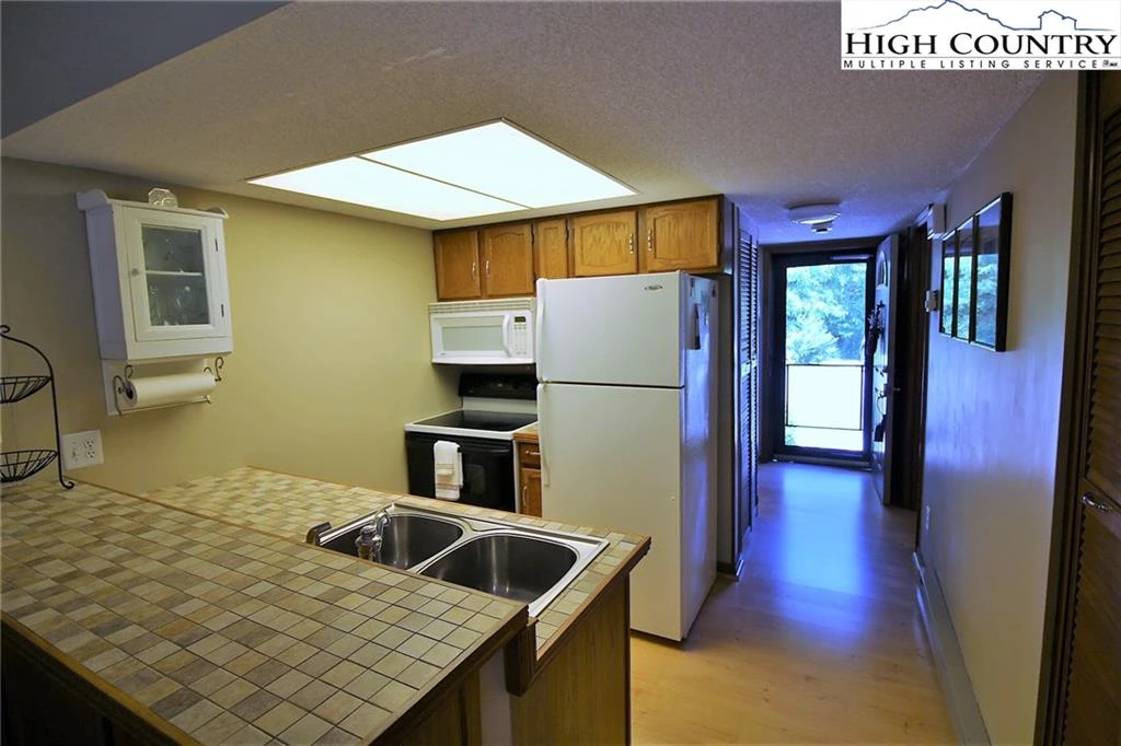Image number 20 for the current listing