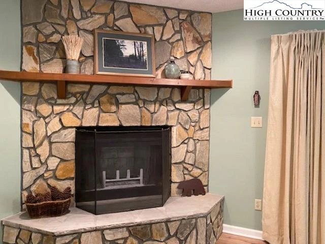 Image number 24 for the current listing