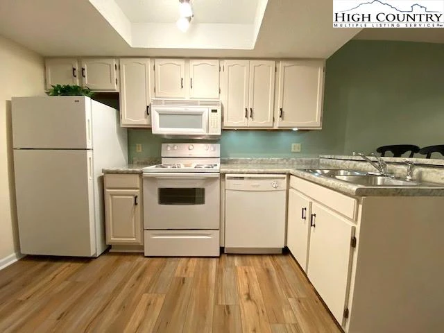 Image number 19 for the current listing