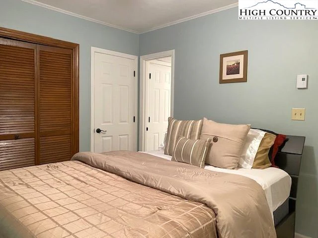 Image number 4 for the current listing