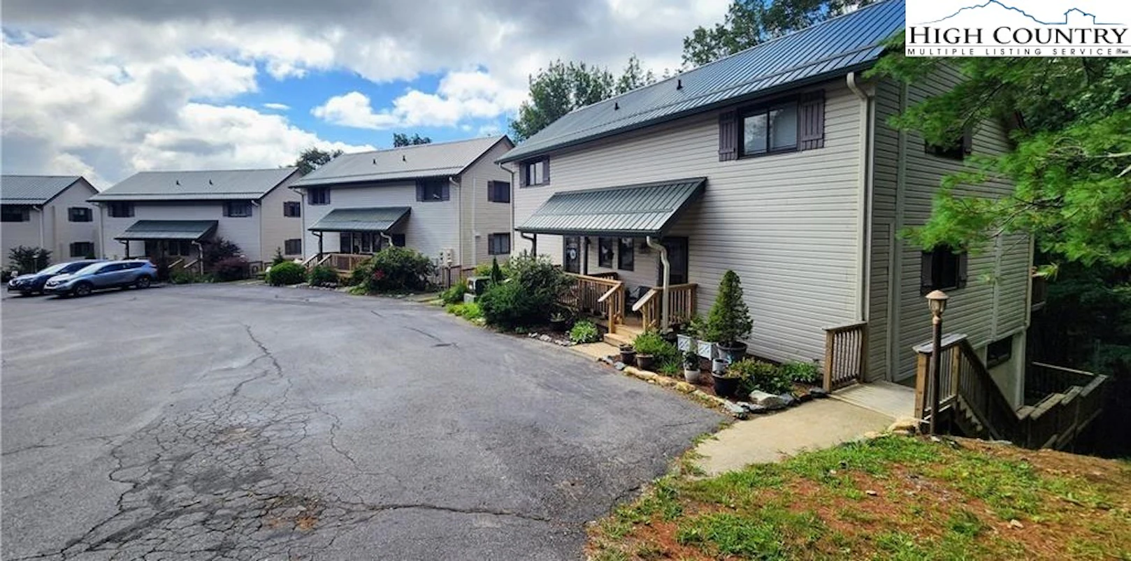Image number 1 for the current listing