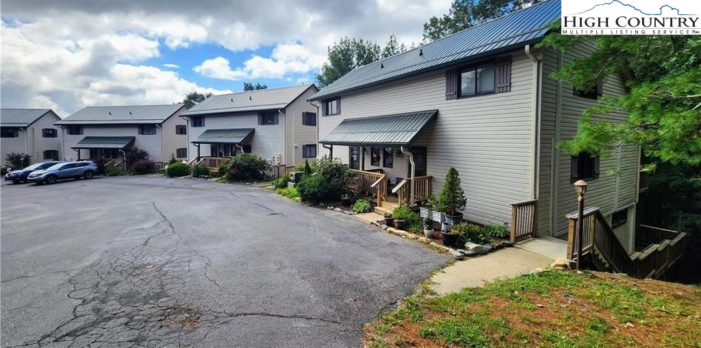 Image number 1 for the current listing