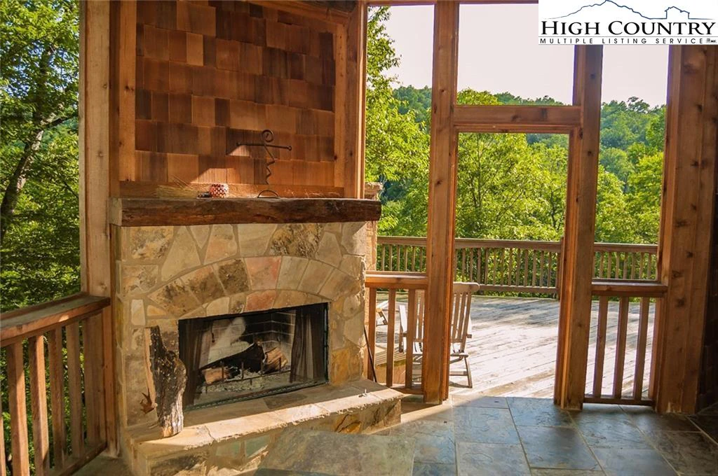 Image number 4 for the current listing