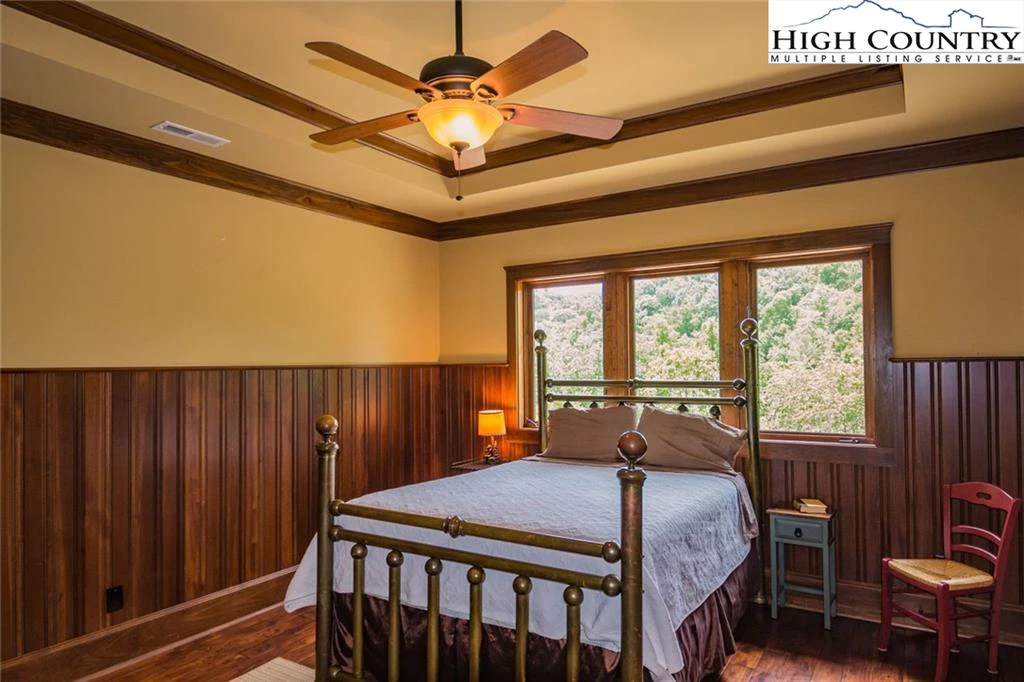 Image number 7 for the current listing