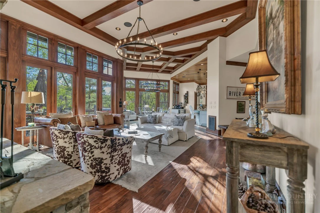 Image number 4 for the current listing