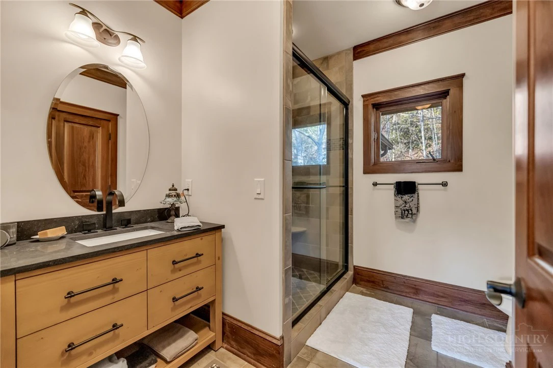 Image number 12 for the current listing