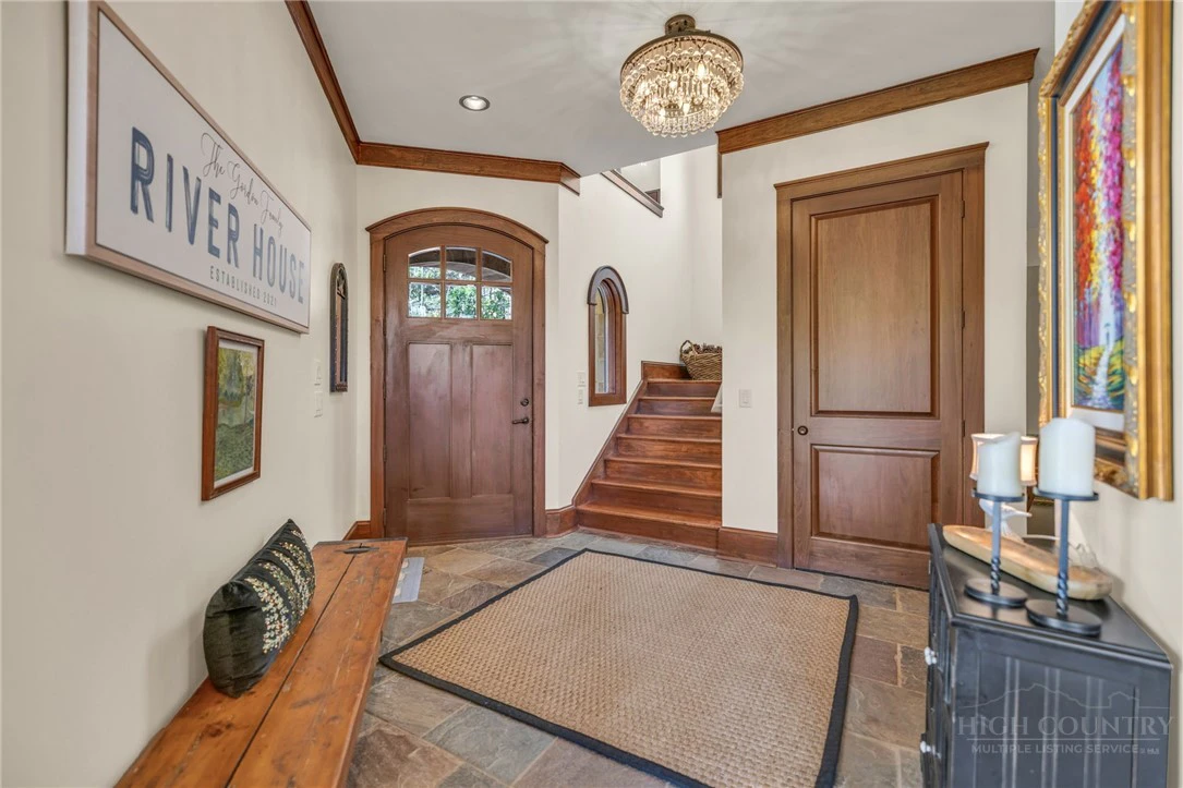 Image number 5 for the current listing