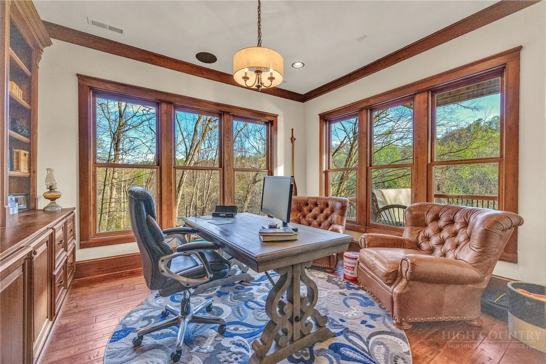 Image number 20 for the current listing